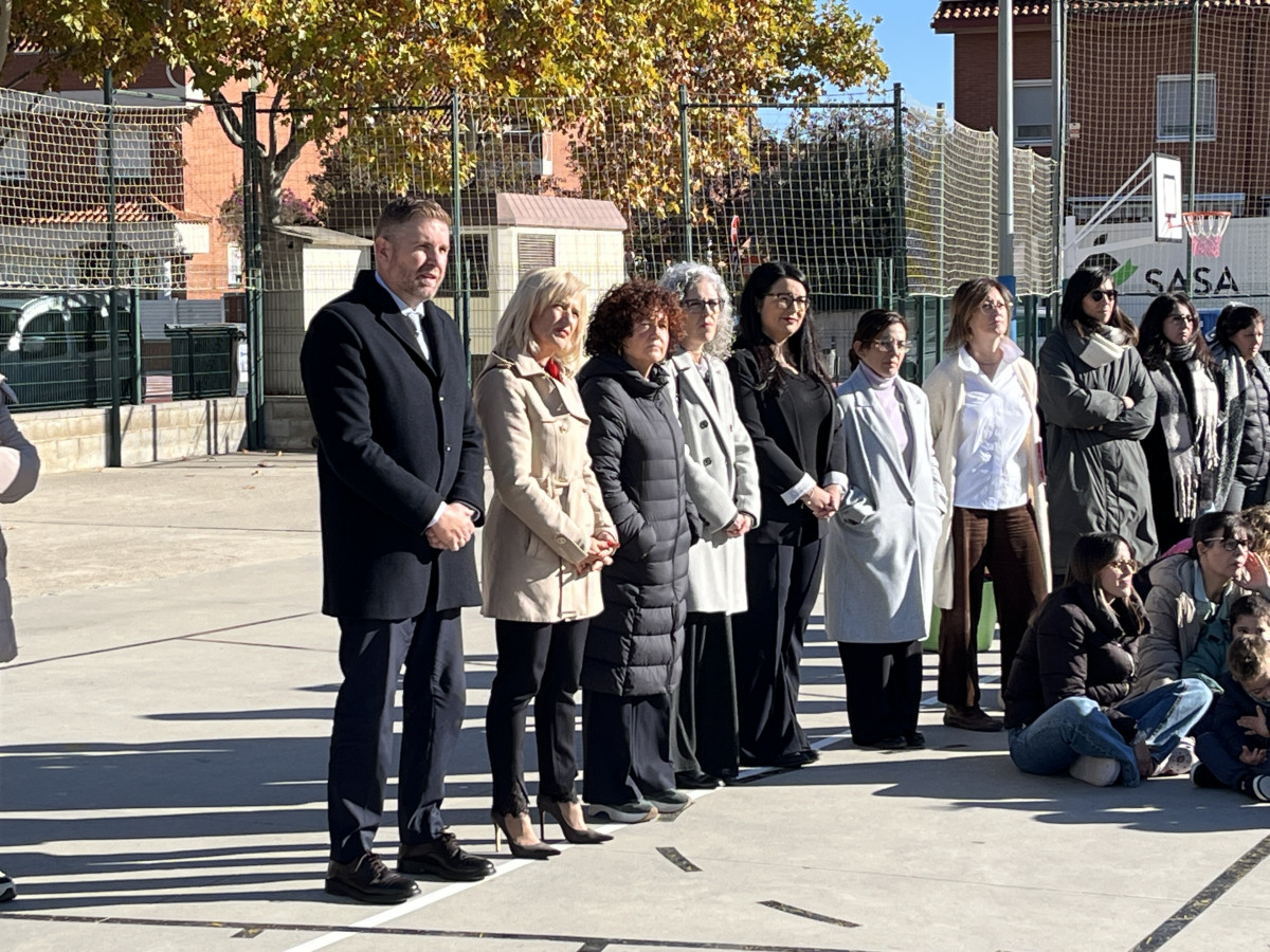 Rebem a Abrera la visita institucional de la delegada del Govern de la Generalitat de Catalunya a Barcelona, Pilar Díaz. Homenatge a Ernest Lluch a l'Escola Ernest Lluch d'Abrera