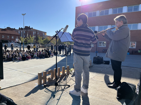 Rebem a Abrera la visita institucional de la delegada del Govern de la Generalitat de Catalunya a Barcelona, Pilar Díaz. Homenatge a Ernest Lluch a l'Escola Ernest Lluch d'Abrera