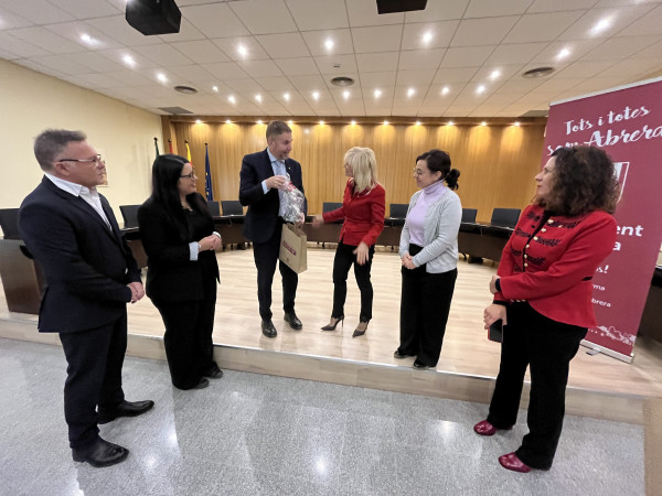 Rebem a Abrera la visita institucional de la delegada del Govern de la Generalitat de Catalunya a Barcelona, Pilar Díaz