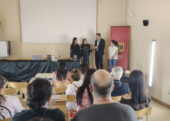 Assistim a la presentació del poemari "Necesito irme para dejar de verte" de l'autora local Layla Moratalla