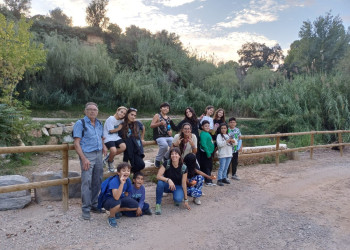 Els infants de l’Espai Galàxia i les seves famílies gaudeixen d’una caminada pel Camí de Sant Jaume amb l’Associació Naturalista d'Abrera Anda