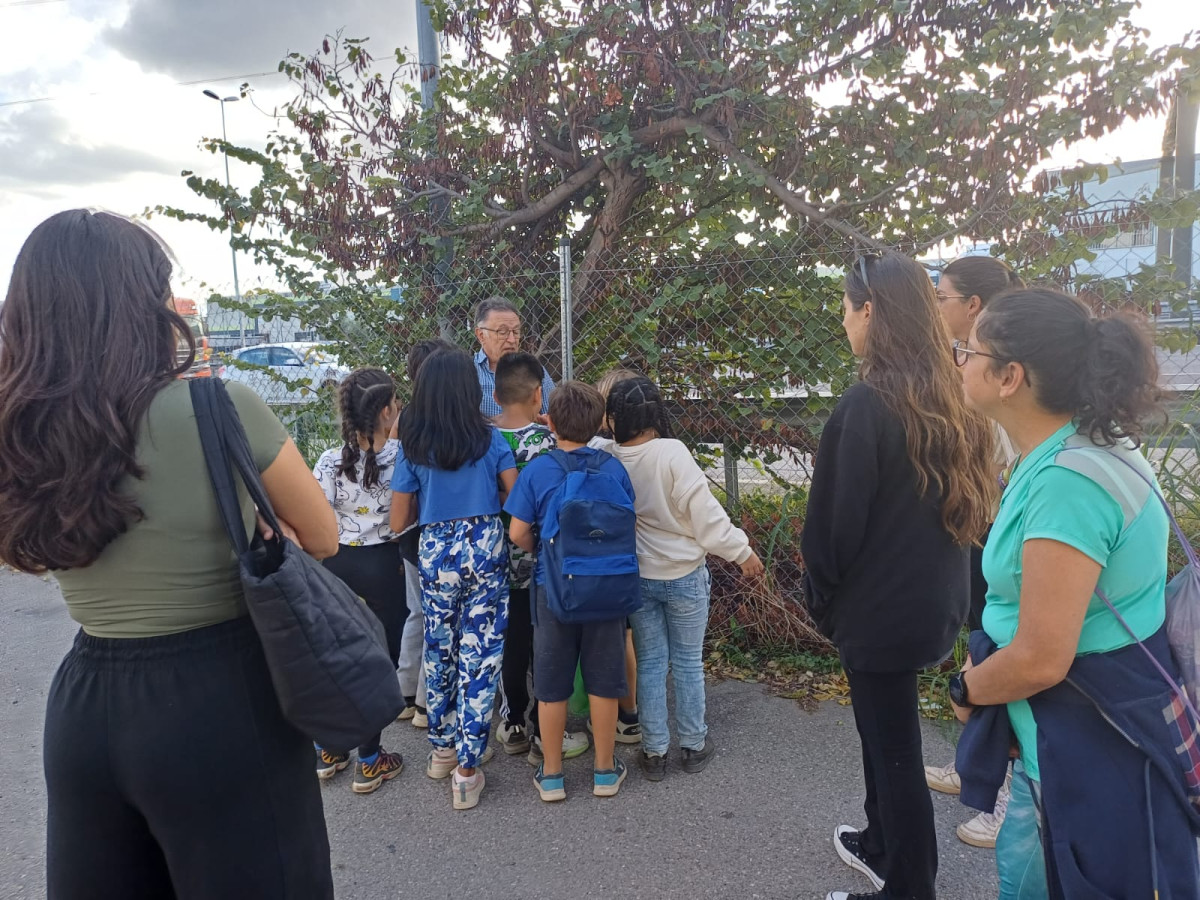 Els infants de l’Espai Galàxia i les seves famílies gaudeixen d’una caminada pel Camí de Sant Jaume amb l’Associació Naturalista d'Abrera Anda