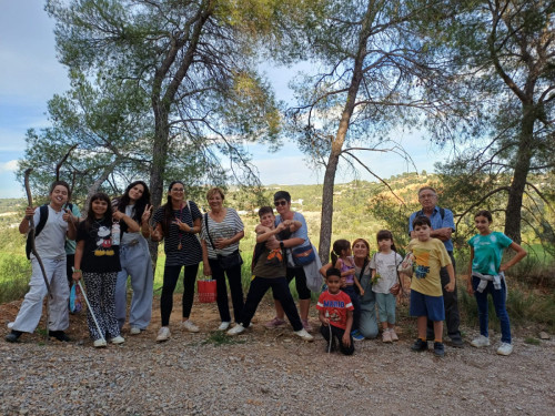 Els infants de l’Espai Galàxia i les seves famílies gaudeixen d’una caminada pel Camí de Sant Jaume amb l’Associació Naturalista d'Abrera Anda