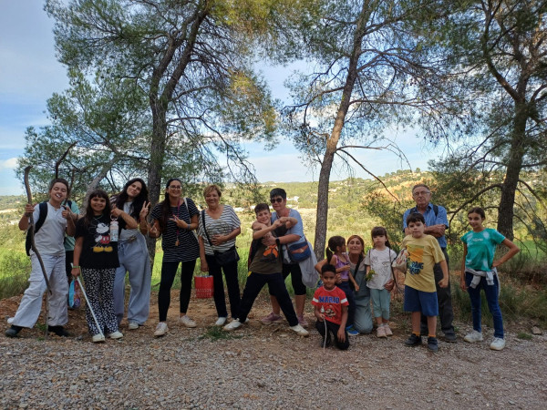Els infants de l’Espai Galàxia i les seves famílies gaudeixen d’una caminada pel Camí de Sant Jaume amb l’Associació Naturalista d'Abrera Anda