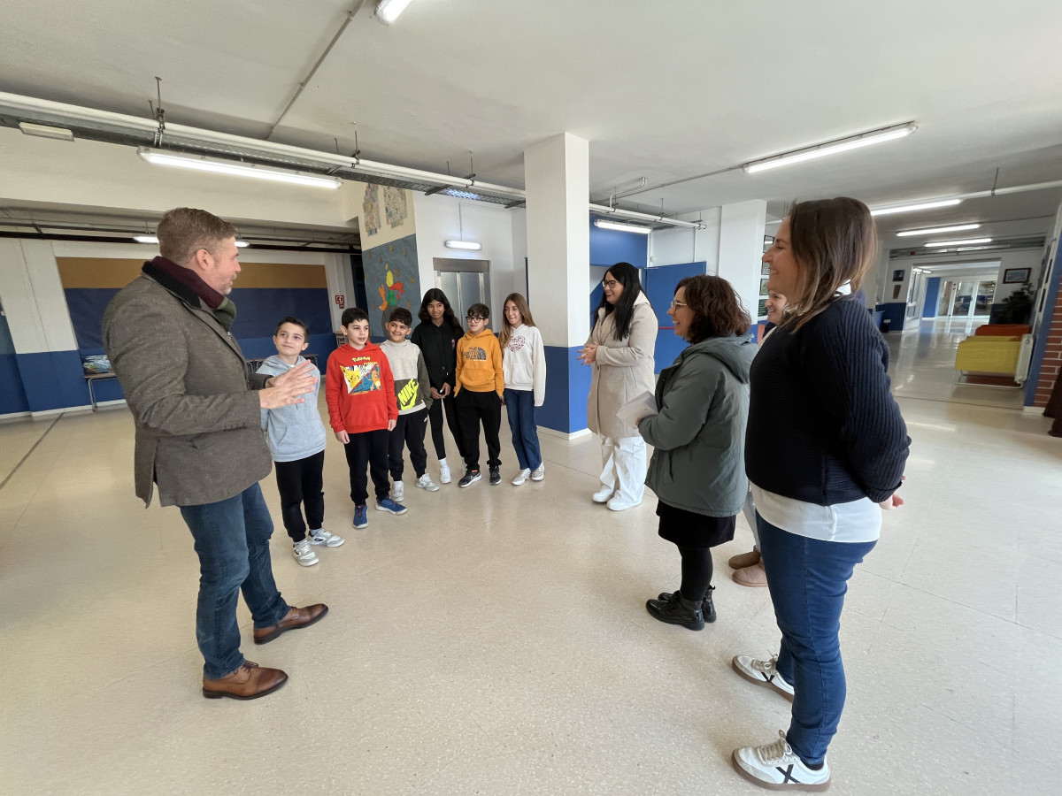 Obsequiem amb una entrada pel tobogan gegant als i les escolars residents a Abrera