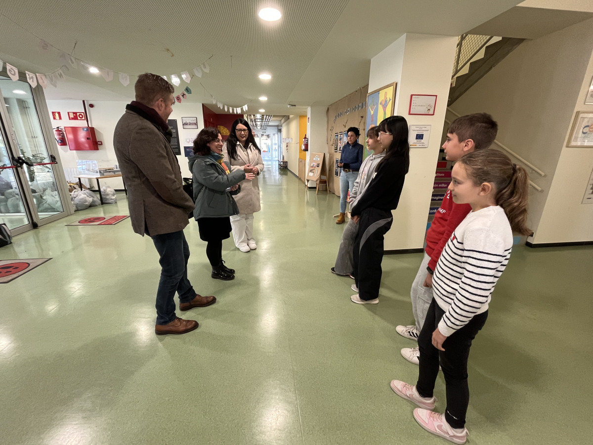 Obsequiem amb una entrada pel tobogan gegant als i les escolars residents a Abrera