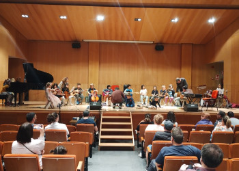 L'Escola Municipal de Música ens ha ofert una tarda festiva i musical a l'Auditori del Centre Polivalent