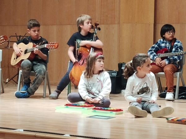 L'Escola Municipal de Música ens ha ofert una tarda festiva i musical a l'Auditori del Centre Polivalent