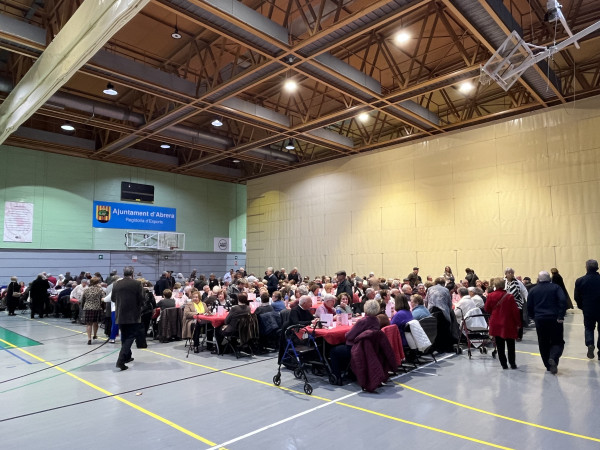 Berenar - sopar de la Gent Gran al Pavelló Municipal
