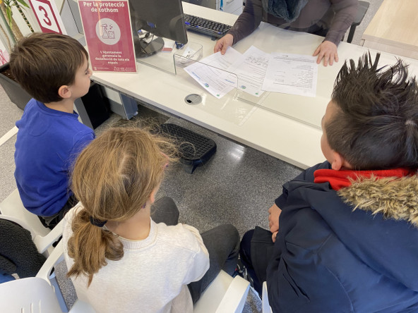 Promovem la cultura emprenedora a Abrera amb el programa CuEmE. Les cooperatives de 5è de l’Escola Francesc Platón i Sartí es posen en marxa!