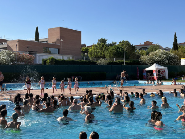 Gaudim del darrer dia de Ràdio Abrera a la Piscina Municipal d'Estiu de la temporada 2024 amb la col·laboració de Vive y Baila!