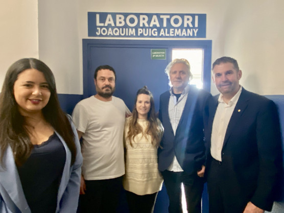 L'Escola Francesc Platón Sartí inaugura el Laboratori Joaquim Puig Alemany, amb material cedit per l'empresa J.P. Selecta