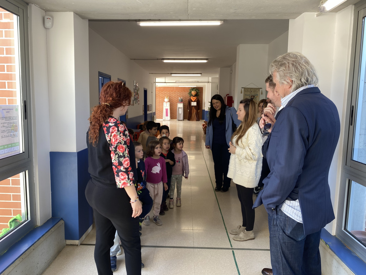 L'Escola Francesc Platón Sartí inaugura el Laboratori Joaquim Puig Alemany, amb material cedit per l'empresa J.P. Selecta