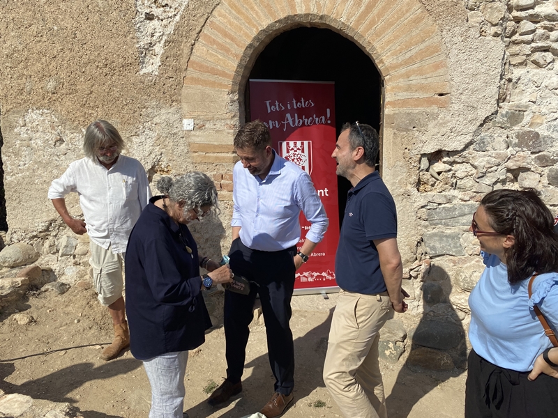 Visita institucional al jaciment arqueològic de Sant Hilari d'Abrera amb representants de la Diputació de Barcelona, Generalitat de Catalunya i Universitat de Barcelona