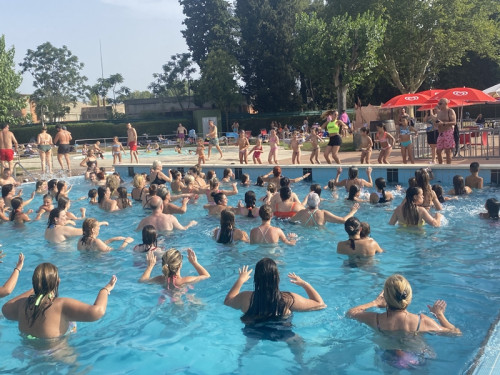 Gaudim amb el bon ritme de Ràdio Abrera a la Piscina Municipal d'Estiu i la participació de Vive y Baila!