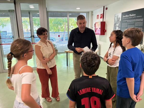 Bon inici de curs a totes i tots! Visitem els centres educatius d'Abrera per donar la benvinguda al nou curs acadèmic - Escola Josefina Ibáñez