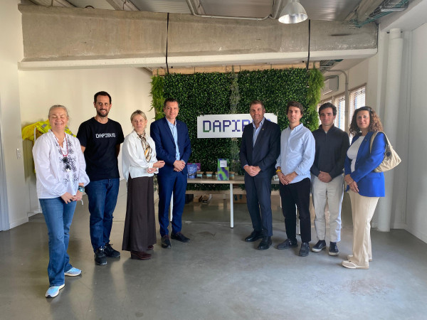 El conseller d'Agricultura, Ramaderia, Pesca i Alimentació, Òscar Ordeig, visita el nostre municipi i signa el Llibre d'Honor de l'Ajuntament