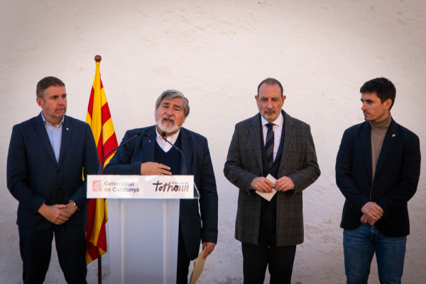 El conseller de justícia i qualitat democràtica de la Generalitat de Catalunya, Ramon Espadaler, visita la intervenció arqueològica a la fossa comuna del Cementiri Vell amb autoritats municipals i familiars de les persones afusellades el 1939