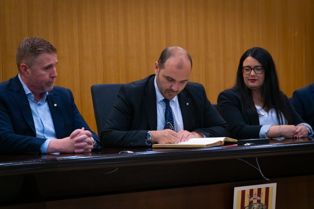 El conseller de la Presidència de la Generalitat de Catalunya, Albert Dalmau, visita l'Ajuntament d'Abrera i l'empresa Irestal Group