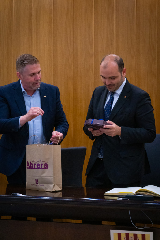 El conseller de la Presidència de la Generalitat de Catalunya, Albert Dalmau, visita l'Ajuntament d'Abrera i l'empresa Irestal Group