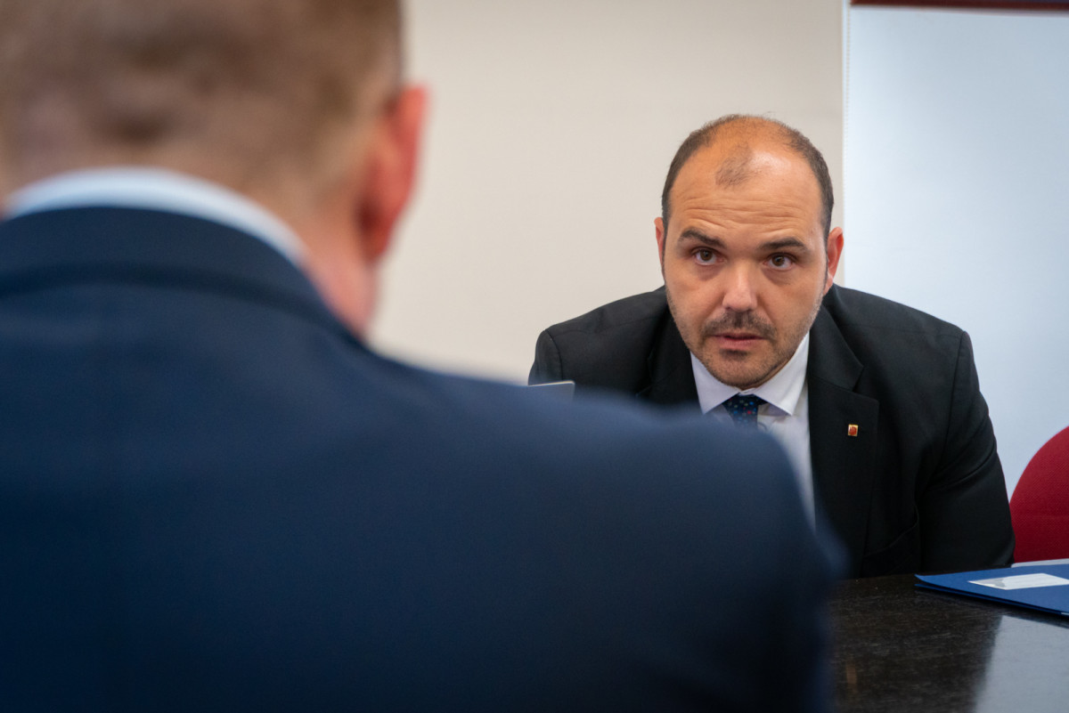 El conseller de la Presidència de la Generalitat de Catalunya, Albert Dalmau, visita l'Ajuntament d'Abrera i l'empresa Irestal Group