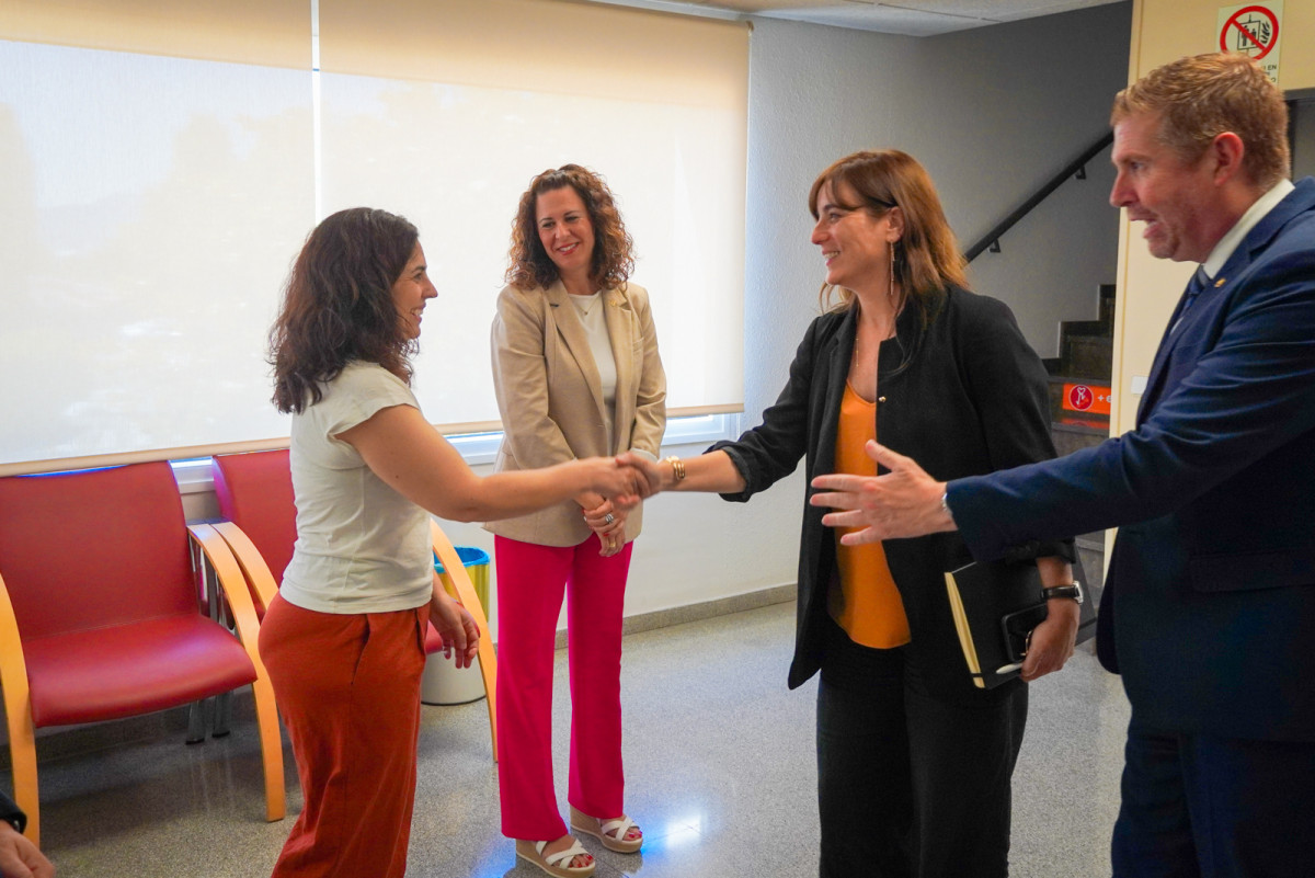 L'impuls de la formació contínua al teixit empresarial centra la visita a Abrera de la consellera de Recerca i Universitats, Núria Montserrat