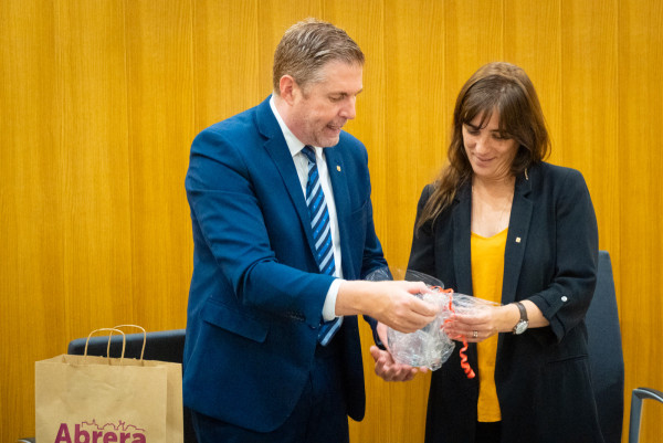 L'impuls de la formació contínua al teixit empresarial centra la visita a Abrera de la consellera de Recerca i Universitats, Núria Montserrat