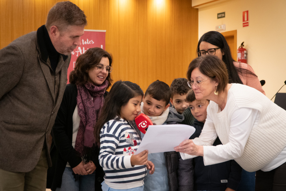 L'alumnat de tercer curs de l'Escola Josefina Ibáñez visita el consistori d'Abrera dins l'activitat 'El meu Ajuntament' d'aquest curs 2025-2026