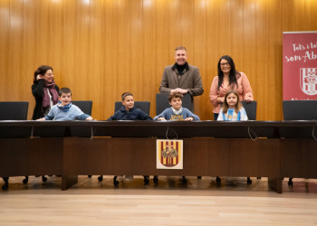 L'alumnat de tercer curs de l'Escola Josefina Ibáñez visita el consistori d'Abrera dins l'activitat 'El meu Ajuntament' d'aquest curs 2025-2026