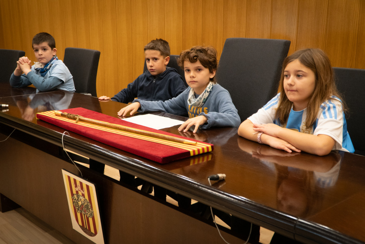 L'alumnat de tercer curs de l'Escola Josefina Ibáñez visita el consistori d'Abrera dins l'activitat 'El meu Ajuntament' d'aquest curs 2025-2026