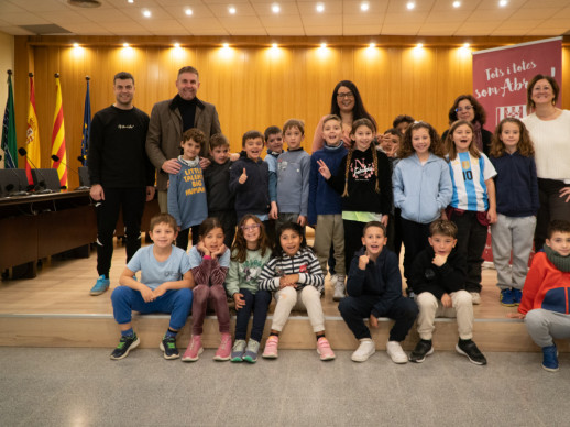 L'alumnat de tercer curs de l'Escola Josefina Ibáñez visita el consistori d'Abrera dins l'activitat 'El meu Ajuntament' d'aquest curs 2025-2026
