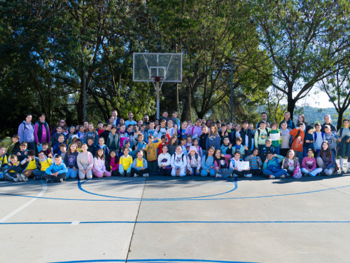 Primera Jornada Interescolar del curs 26-27 a Abrera! Gairebé 100 nens i nenes de 4t de primària de les tres escoles d'Abrera gaudeixen d'un matí dedicat a l'esport i la convivència