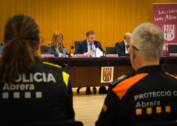 La reducció dels fets delictius en els darrers deu anys, la col·laboració entre els cossos de seguretat i l’aposta per les noves tecnologies centren la sessió plenària de la Junta Local de Seguretat d’Abrera