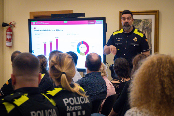La reducció dels fets delictius en els darrers deu anys, la col·laboració entre els cossos de seguretat i l’aposta per les noves tecnologies centren la sessió plenària de la Junta Local de Seguretat d’Abrera