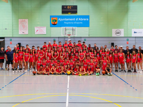 Abrera amb l'esport! Assistim a la presentació dels equips de la temporada 2026-2027 del Club Bàsquet Abrera al Pavelló Esportiu Municipal