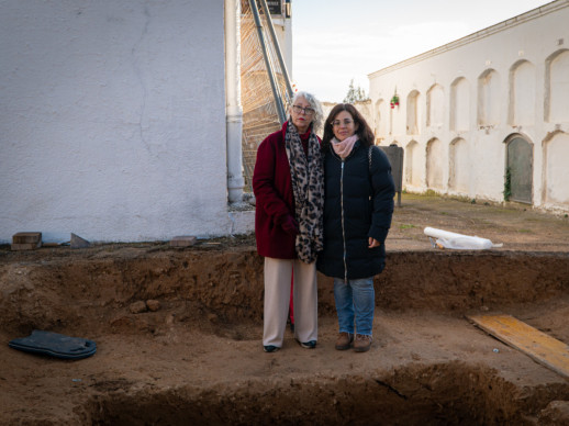 La intervenció arqueològica a la fossa comuna del Cementiri Vell d'Abrera avança segons el calendari previst