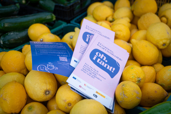 Bona acollida de la campanya ‘Adeu als envasos d’un sol ús als mercats setmanals’ que tenia l’objectiu de conscienciar la ciutadania sobre la necessitat de reduir l’ús d’envasos de plàstic