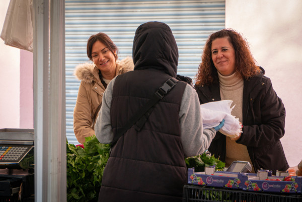 Bona acollida de la campanya ‘Adeu als envasos d’un sol ús als mercats setmanals’ que tenia l’objectiu de conscienciar la ciutadania sobre la necessitat de reduir l’ús d’envasos de plàstic
