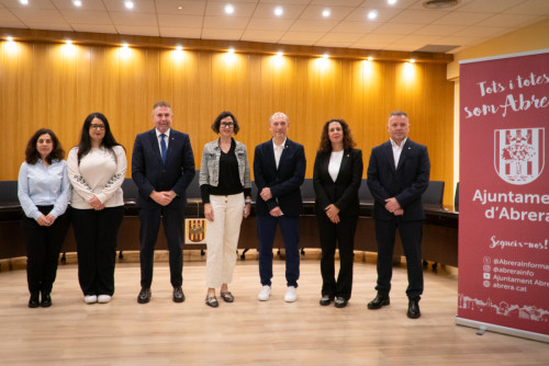 La consellera d'interior i Seguretat Pública de la Generalitat de Catalunya, Núria Parlon, visita el nostre municipi i signa el Llibre d'Honor de l'Ajuntament