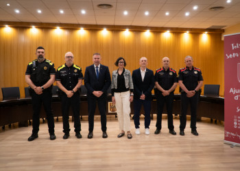 La consellera d'interior i Seguretat Pública de la Generalitat de Catalunya, Núria Parlon, visita el nostre municipi i signa el Llibre d'Honor de l'Ajuntament