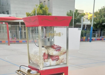 Cloem les activitats 'Can Morral en família', amb la sessió de cinema a la fresca al pati de l'Escola Josefina Ibáñez d'Abrera