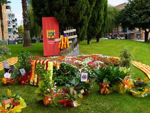A Abrera commemorem l'11 de setembre, Diada Nacional de Catalunya. Ofrena floral al monument de Rafael Casanova