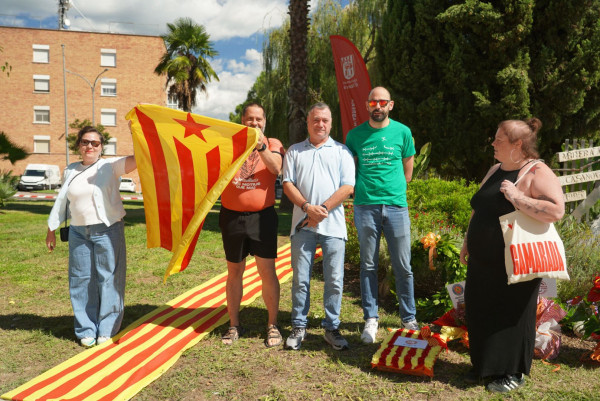 El dijous 11 de setembre de 2025 hem commemorat, un any més, la Diada Nacional de Catalunya amb la tradicional ofrena floral i una cantada d'havaneres. Ofrena floral 2025. Omnium Cultural