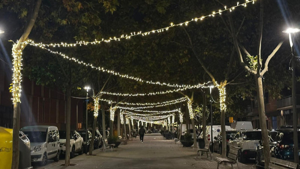 A Abrera encenem el Nadal amb una nova il·luminació festiva als equipaments municipals i carrers del nostre municipi. Passeig de l'Estació