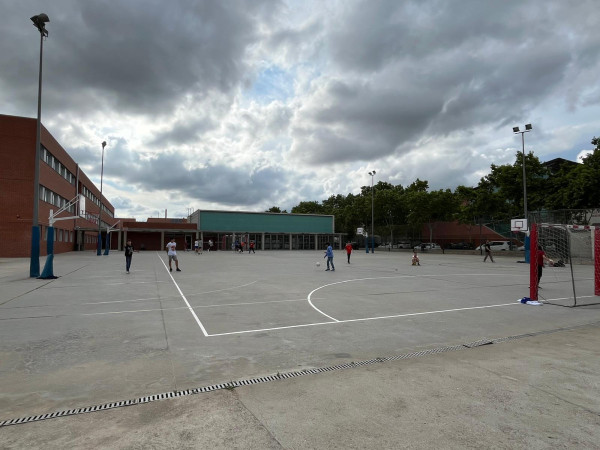 També a l'estiu, impulsem l'activitat de 'Patis Oberts'! Consulteu els horaris especials als patis de les escoles Francesc Platón i Sartí i Josefina Ibáñez