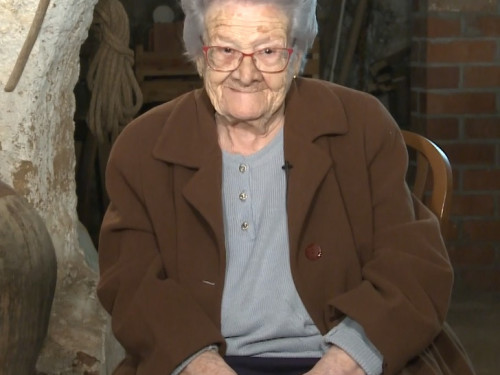 Lamentem la mort de la veïna il·lustre d'Abrera, Paulina Bonastre i Roig, als 102 anys, que va contribuir a preservar la memòria històrica del nostre municipi