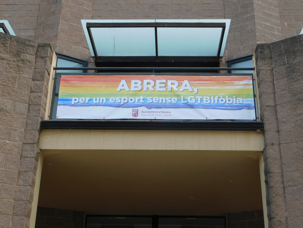 L’Ajuntament d’Abrera commemora avui divendres 19 de febrer el Dia Internacional per un esport lliure d’LGTBIfòbia