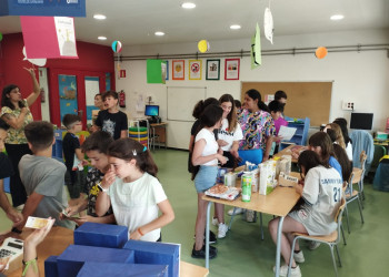 Continuem impulsant les activitats de sensibilització en matèria de consum, amb tres accions formatives a l'escola Josefina Ibáñez - 'De l'escola al centre comercial'