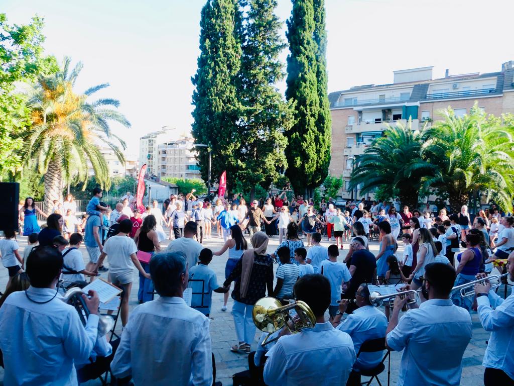 Festa Major 2022: Ballada de  Sardanes amb la Cobla Ciutat de Manresa, amb la participació de les escoles Josefina Ibáñez i Francesc Platón i Sartí a la plaça de l'Església