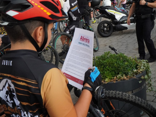 Descobrim Abrera en bici! Una cinquantena de persones ha participat aquest diumenge 18 de setembre en la pedalada familiar pels nostres carrers i places